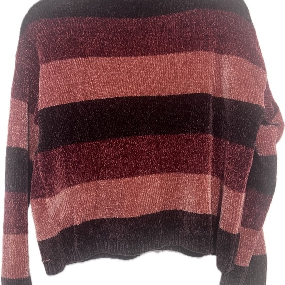 Volcom Sweater - Picture 2 of 4